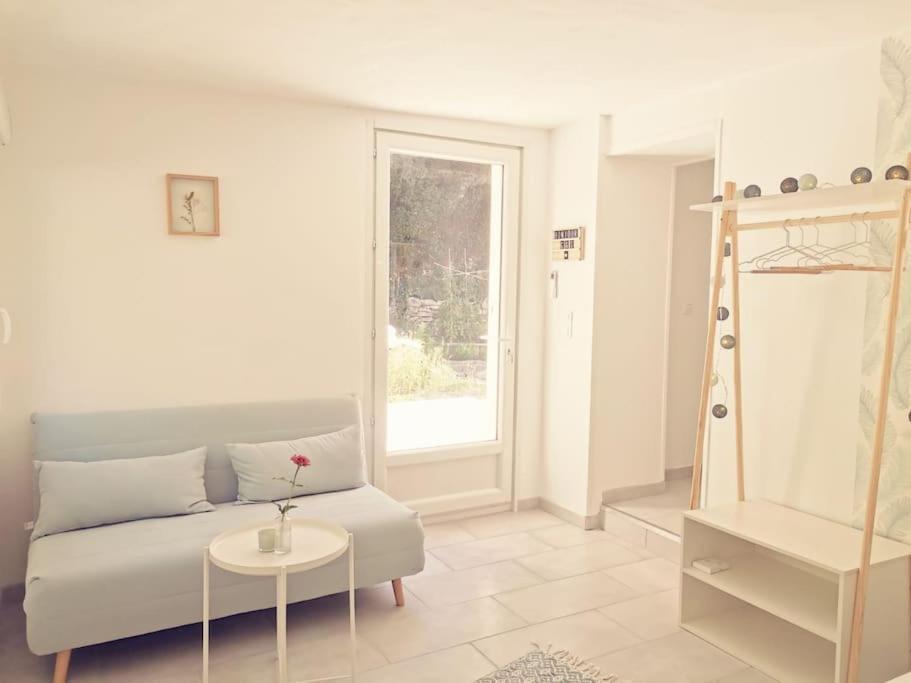 ヴィルヌーヴ・レ・ザヴィニョンBelle Dependance De 30M2 Avec Terrasse Et Jardinアパートメント エクステリア 写真